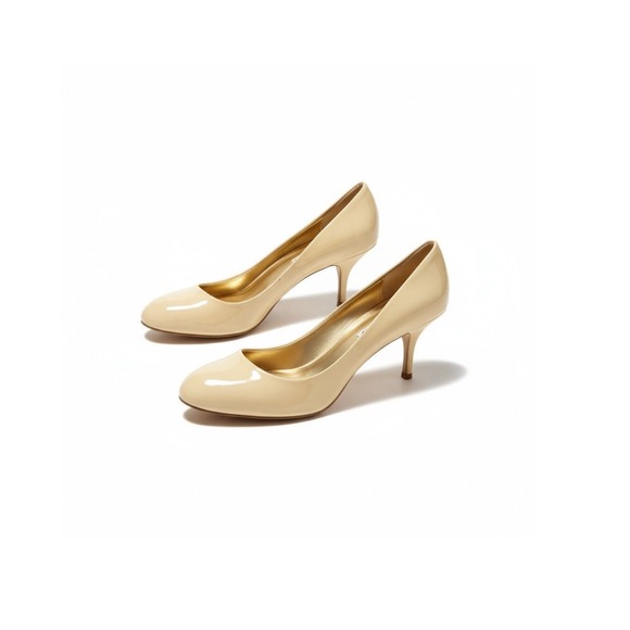 Coach Salma Beige Patent Leather Classic Pump Heels Women's Size